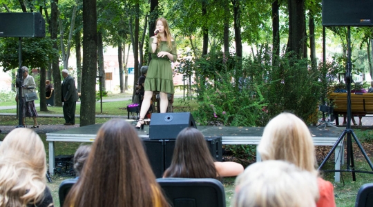 Zdjęcie 7 - Koncert młodych wokalistek w Parku Tysiąclecia