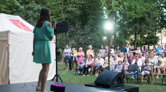 Zdjęcie 8 - Koncert młodych wokalistek w Parku Tysiąclecia