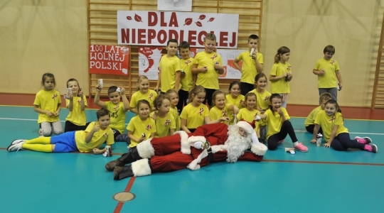 Zdjęcie 2 - RUCH – RADOŚĆ – ROZRYWKA w PSP 5