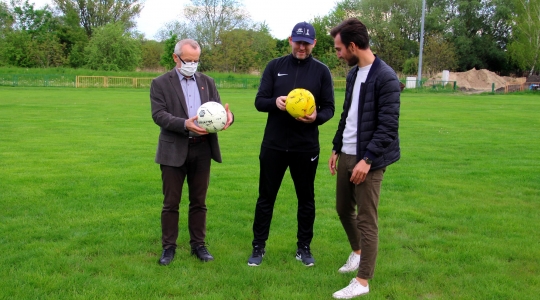 Zdjęcie 2 - Pierwsze treningi na obiektach sportowych