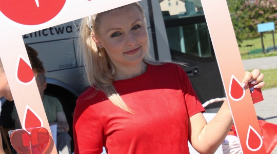 Zdjęcie 9 - "Wszystkie dzieci nasze są!" Terenowa akcja zbiorki krwi