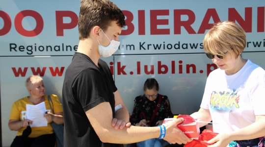 Zdjęcie 12 - "Wszystkie dzieci nasze są!" Terenowa akcja zbiorki krwi