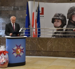 Złote medale „Za zasługi dla obronności kraju”