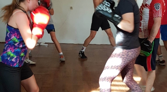 Zdjęcie 1 - Zawodniczki z klubu bokserskiego Za Bramą trenują z kadrą wojewódzką