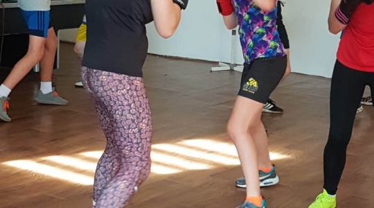 Zdjęcie 3 - Zawodniczki z klubu bokserskiego Za Bramą trenują z kadrą wojewódzką
