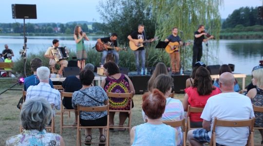 Zdjęcie 14 - Szanty nad zalewem