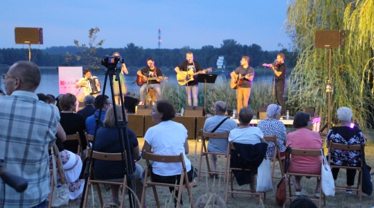 Zdjęcie 38 - Szanty nad zalewem