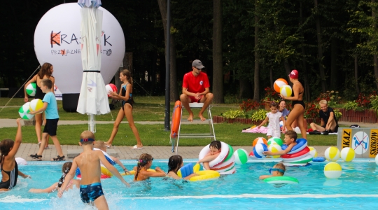 Zdjęcie 2 - Zawody w Pływaniu Rodzinnym zakończyły sezon pływacki w Kraśniku