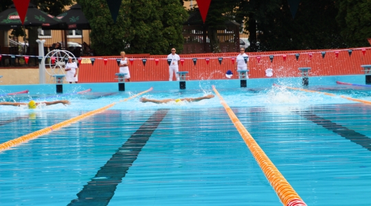 Zdjęcie 35 - Zawody w Pływaniu Rodzinnym zakończyły sezon pływacki w Kraśniku