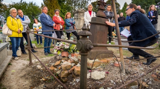 Zdjęcie 20 - Spacer po cmentarzu parafialnym