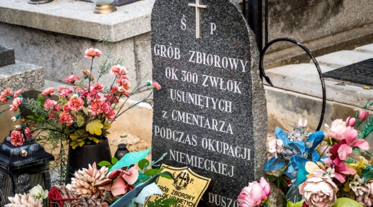 Zdjęcie 25 - Spacer po cmentarzu parafialnym