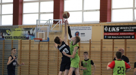 Zdjęcie 2 - U-15 UKS BIAŁO-CZARNI KRAŚNIK & UKS III LO 2 ZAMOŚĆ