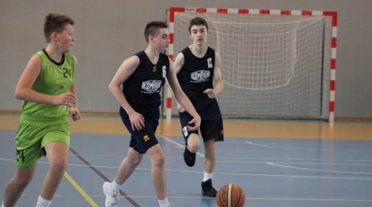 Zdjęcie 4 - U-15 UKS BIAŁO-CZARNI KRAŚNIK & UKS III LO 2 ZAMOŚĆ