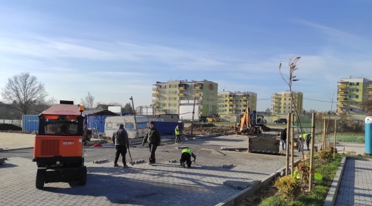 Zdjęcie 1 - Budowa nowych miejsc parkingowych, odcinka chodnika przy ul. Wyszyńskiego oraz drogi dojazdowej