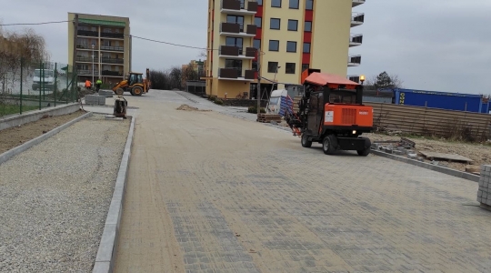 Zdjęcie 5 - Budowa nowych miejsc parkingowych, odcinka chodnika przy ul. Wyszyńskiego oraz drogi dojazdowej