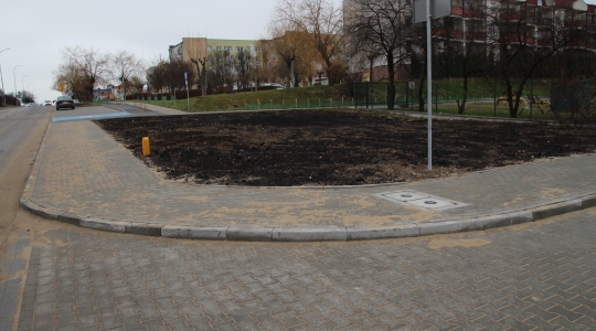 Zdjęcie 9 - Budowa nowych miejsc parkingowych, odcinka chodnika przy ul. Wyszyńskiego oraz drogi dojazdowej