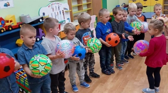 Zdjęcie 11 - Pasowanie na Przedszkolaka