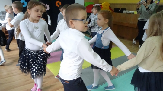 Zdjęcie 12 - Pasowanie na Przedszkolaka