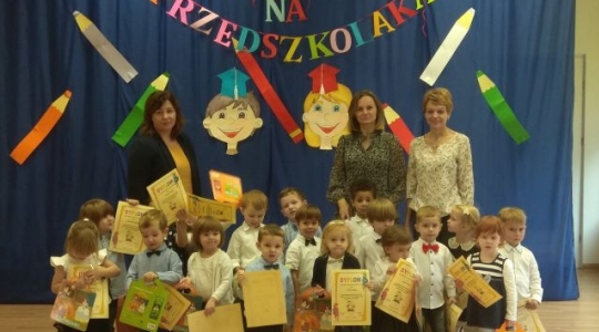 Zdjęcie 18 - Pasowanie na Przedszkolaka