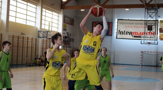 Zdjęcie 1 - III miejsce koszykarzy PSP nr 2 Kraśnik w Finale Mistrzostw Województwa w Koszykówce Chłopców
