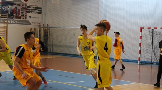 Zdjęcie 3 - III miejsce koszykarzy PSP nr 2 Kraśnik w Finale Mistrzostw Województwa w Koszykówce Chłopców