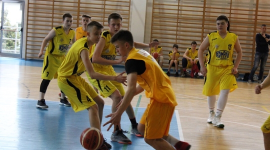 Zdjęcie 4 - III miejsce koszykarzy PSP nr 2 Kraśnik w Finale Mistrzostw Województwa w Koszykówce Chłopców