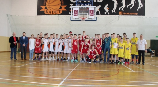 Zdjęcie 5 - III miejsce koszykarzy PSP nr 2 Kraśnik w Finale Mistrzostw Województwa w Koszykówce Chłopców
