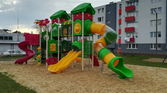 Zdjęcie 1 - Nowy zestaw zabawowy na placu zabaw przy ul. Chopina