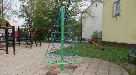 Zdjęcie 8 - Otwarta Strefa Aktywności – rewitalizacja placu zabaw przy Zespole Placówek Oświatowych nr 1 w Kraśniku