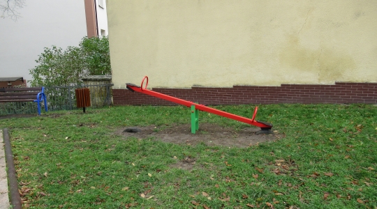 Zdjęcie 11 - Otwarta Strefa Aktywności – rewitalizacja placu zabaw przy Zespole Placówek Oświatowych nr 1 w Kraśniku
