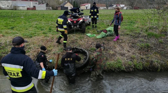 Zdjęcie 18 - Sprzątanie rzeki Wyżnicy na terenie Miasta Kraśnik - Operacja Czysta Rzeka
