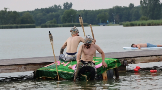 Zdjęcie 45 - "Pływanie na byle czym"
