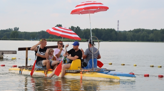 Zdjęcie 50 - "Pływanie na byle czym"