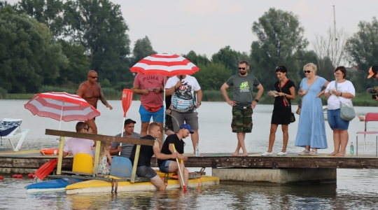 Zdjęcie 52 - "Pływanie na byle czym"