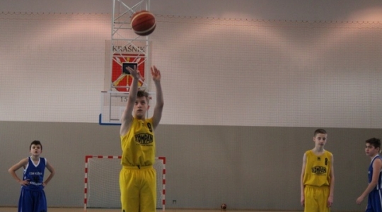 Zdjęcie 2 - Wygrywany mecz z CSM KUŹNIA Koszykówki Stalowa Wola