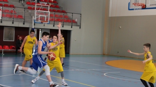 Zdjęcie 4 - Wygrywany mecz z CSM KUŹNIA Koszykówki Stalowa Wola
