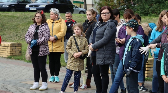 Zdjęcie 8 - Akcja sprzątania lasu