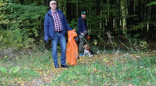 Zdjęcie 24 - Akcja sprzątania lasu