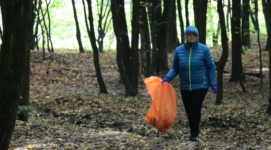 Zdjęcie 30 - Akcja sprzątania lasu