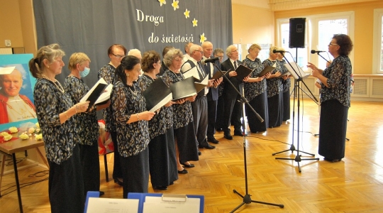 Zdjęcie 16 - Droga do świętości - spotkanie poświęcone św. Janowi Pawłowi II