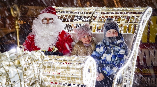 Zdjęcie 3 - Spotkanie z Mikołajem podczas Kraśnickiej Wigilii