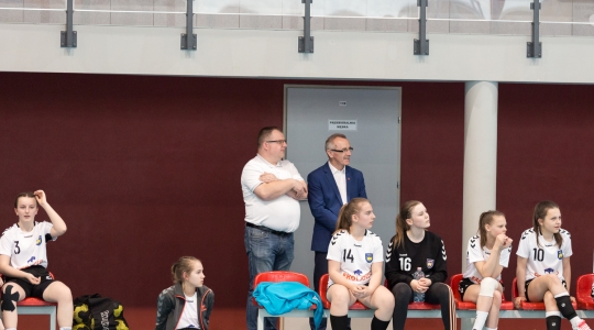 Zdjęcie 8 - VI Turniej Młodziczek "Wszyscy grają w ręczną"