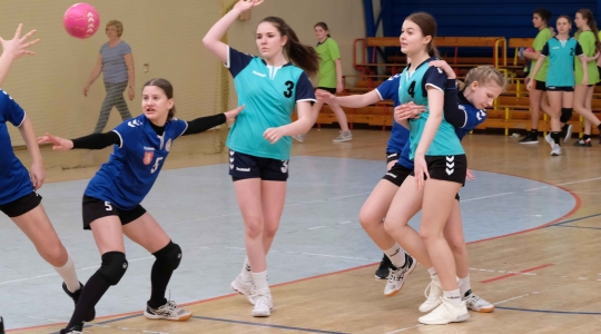 Zdjęcie 10 - ​Złoty medal w Finale Wojewódzkim w piłce ręcznej dziewcząt