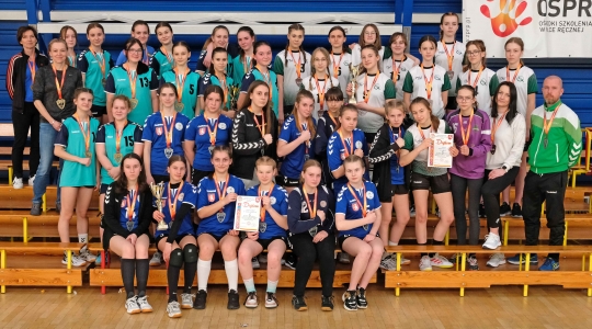 Zdjęcie 14 - ​Złoty medal w Finale Wojewódzkim w piłce ręcznej dziewcząt