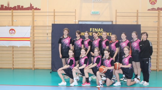 Zdjęcie 7 - Finałowe srebro koszykarek w Igrzyskach Dzieci
