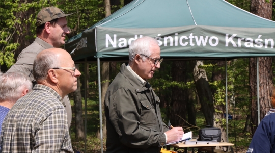 Zdjęcie 19 - Łączą Nas Drzewa - akcja nasadzeń w kraśnickim lesie