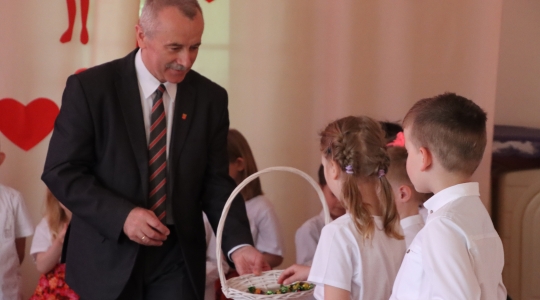 Zdjęcie 7 - Dzień Mamy w Przedszkolu Miejskim nr 4 oraz Szkole Muzycznej I Stopnia