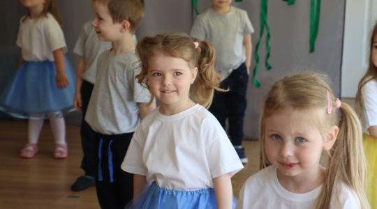 Zdjęcie 13 - Dzień Mamy w Przedszkolu Miejskim nr 4 oraz Szkole Muzycznej I Stopnia