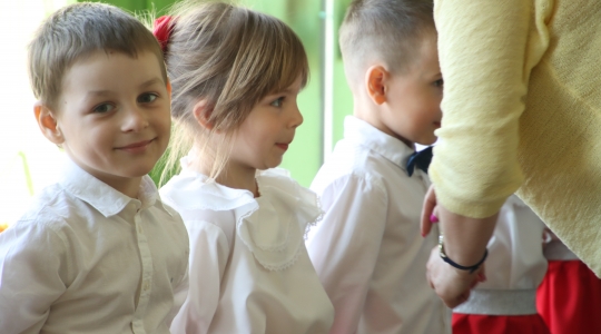 Zdjęcie 20 - Dzień Mamy w Przedszkolu Miejskim nr 4 oraz Szkole Muzycznej I Stopnia