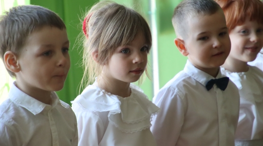 Zdjęcie 23 - Dzień Mamy w Przedszkolu Miejskim nr 4 oraz Szkole Muzycznej I Stopnia